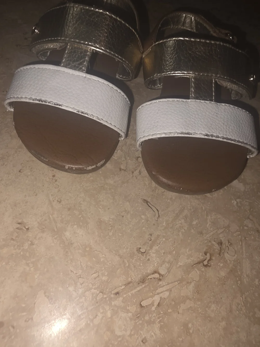 Michael Kors Girls Metallic Gold & White Strap Sandals – Size 7